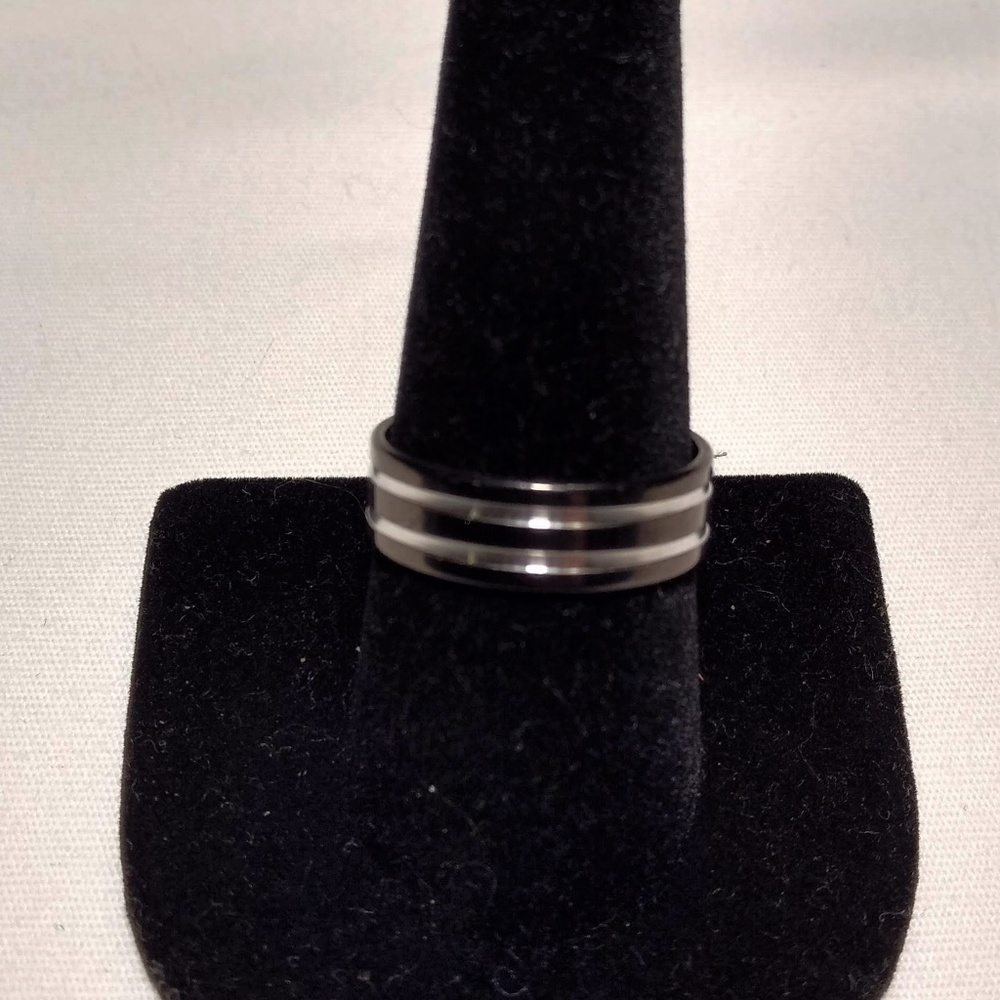 💕SILVER/BLACK STRIPED FASHION RING💕